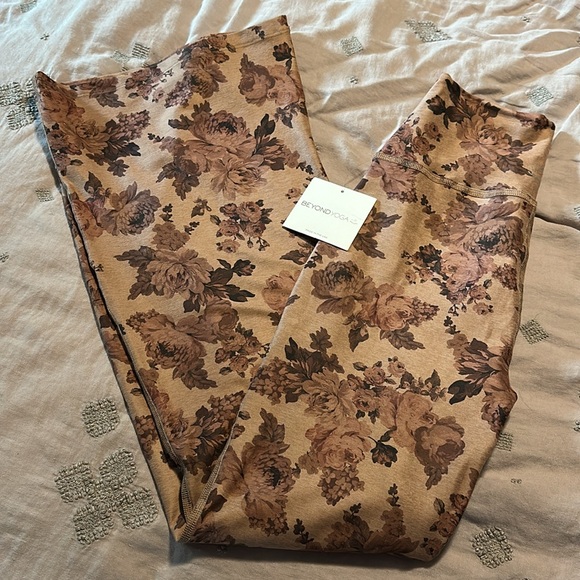 NEW Beyond Yoga High Waisted All Day Flare Pants - Romantic Floral - Picture 3 of 6